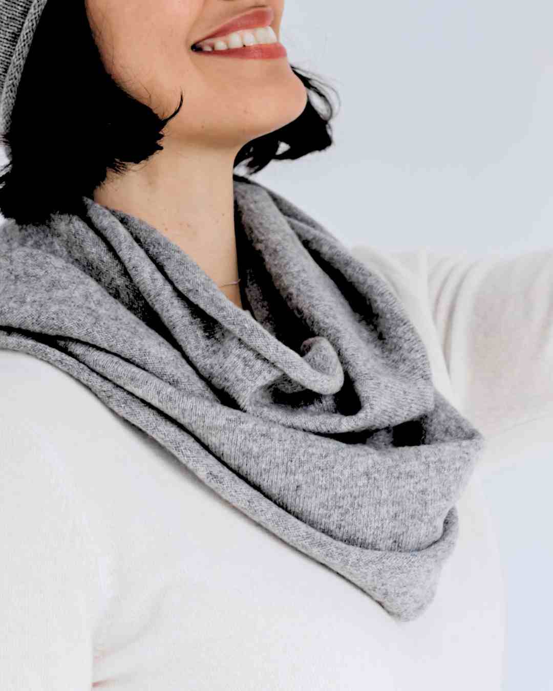 cashmere scarf in grey marl for women