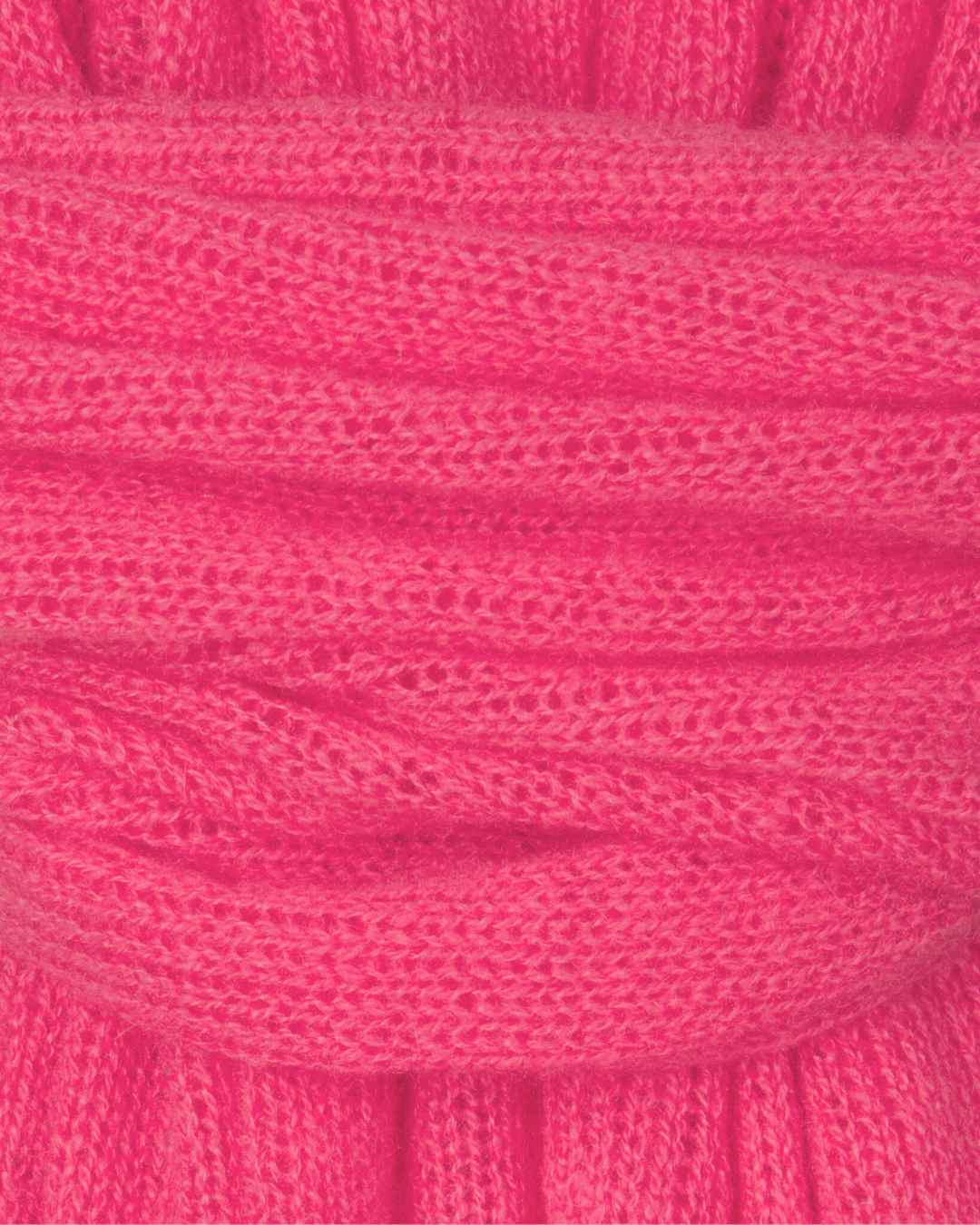 Detail of cashmere scarf in Fuschia Pink