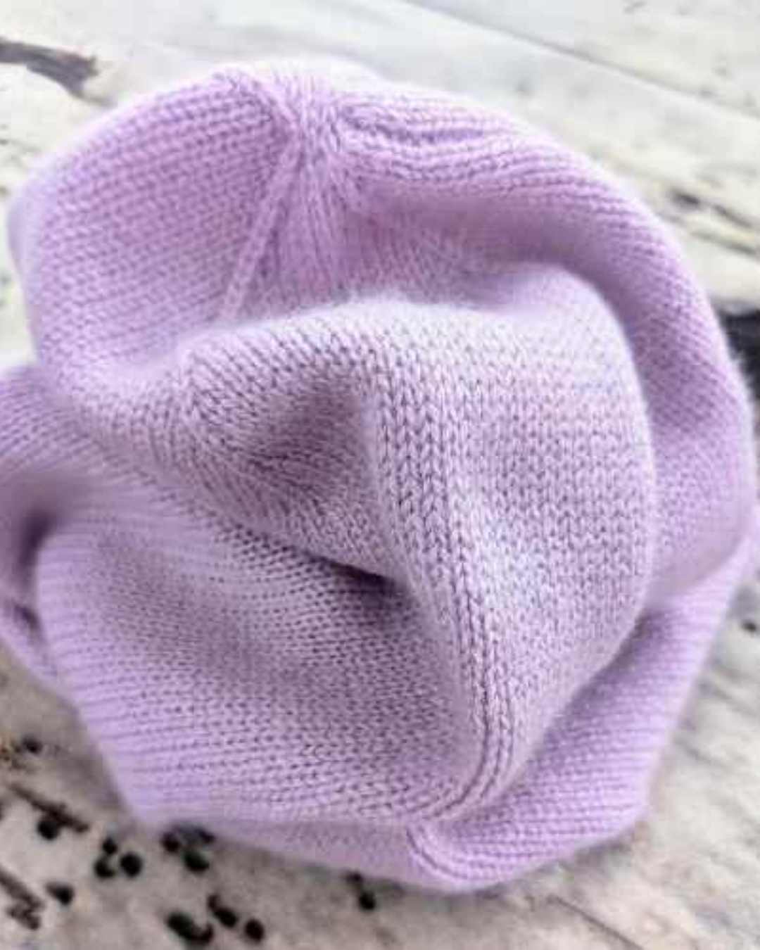 pure cashmere hat in lilac lavender colour