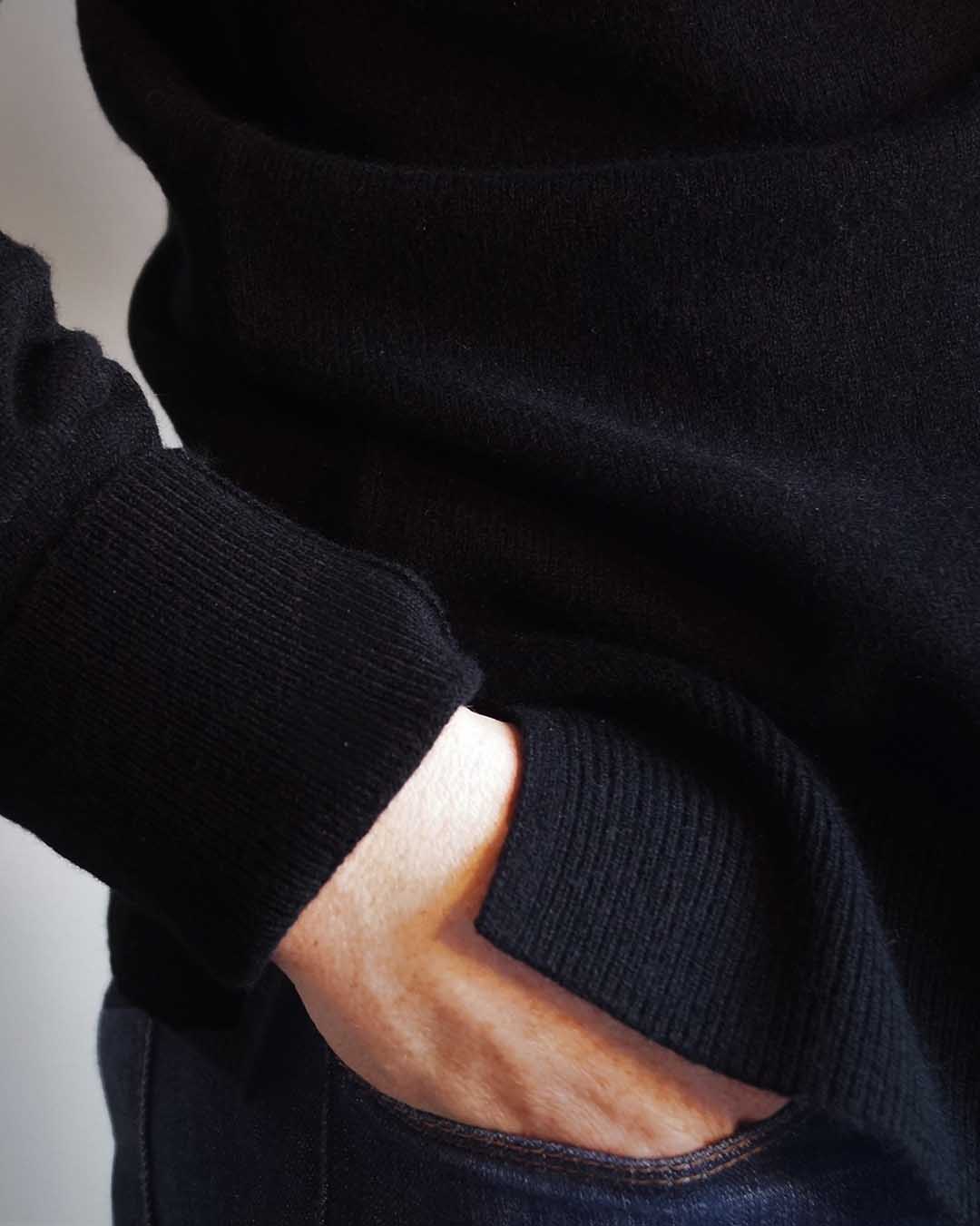 Cashmere jumper detail