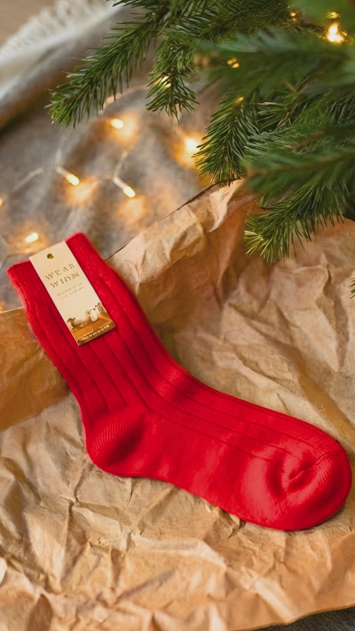 Detailed knit texture of premium Mongolian cashmere yarn, soft and hypoallergenic fibers.