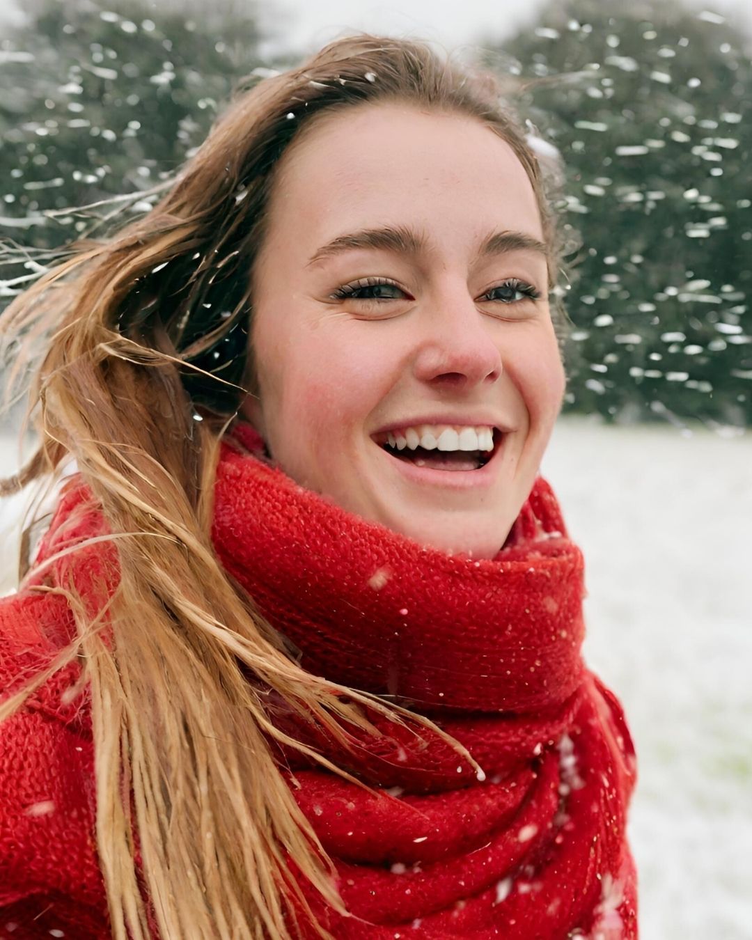 featherlight red cashmere scarf for skiing and christmas