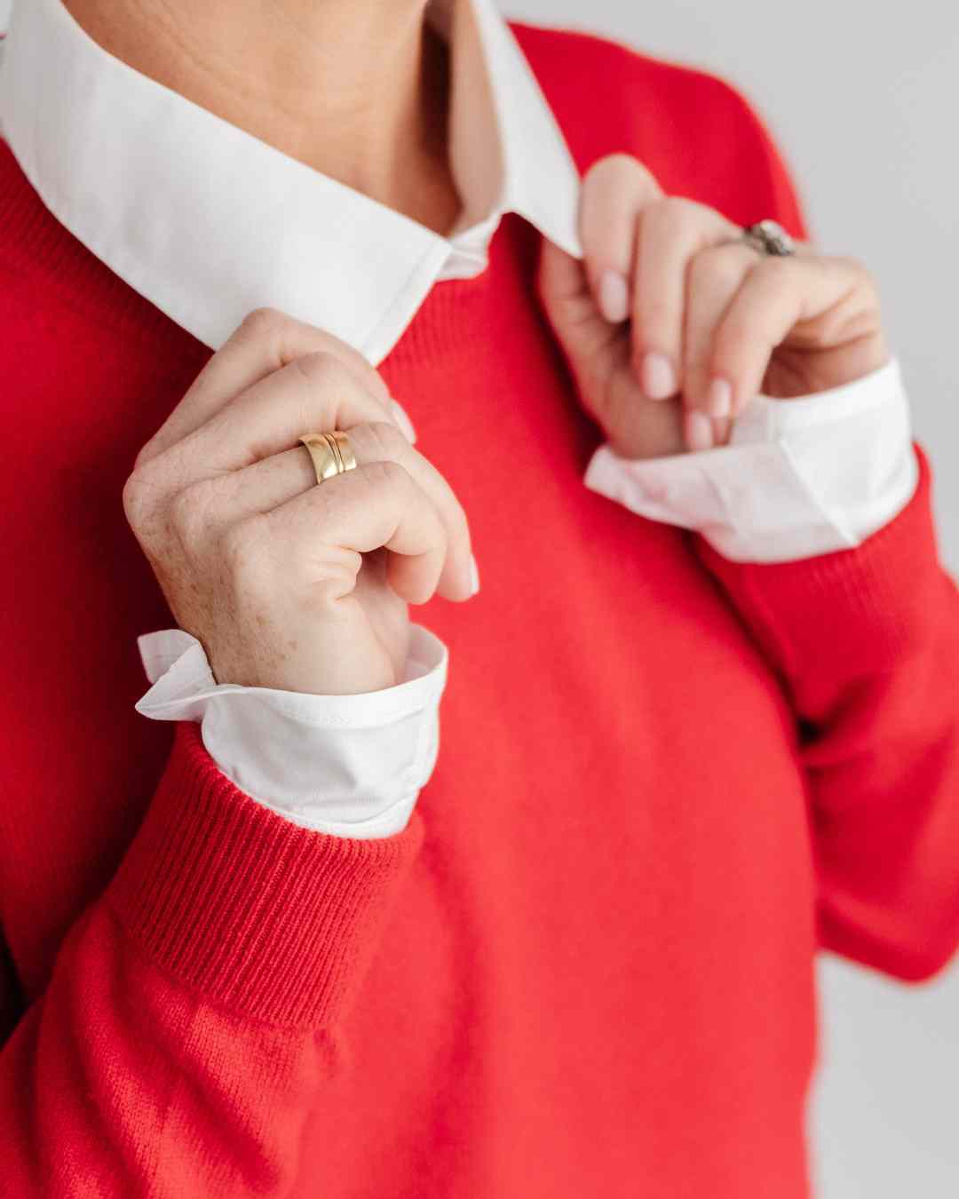 pure cashmere red pullover with white shirt cuff and collar
